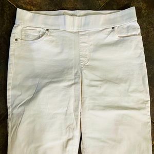 Gloria Vanderbilt cream capris Avery size 10
